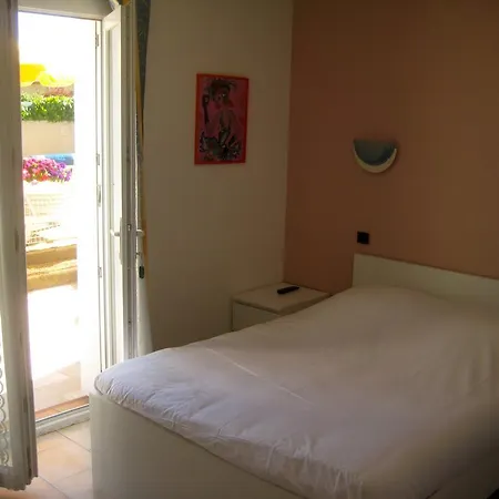 Ξενοδοχείο Mucrina 2*